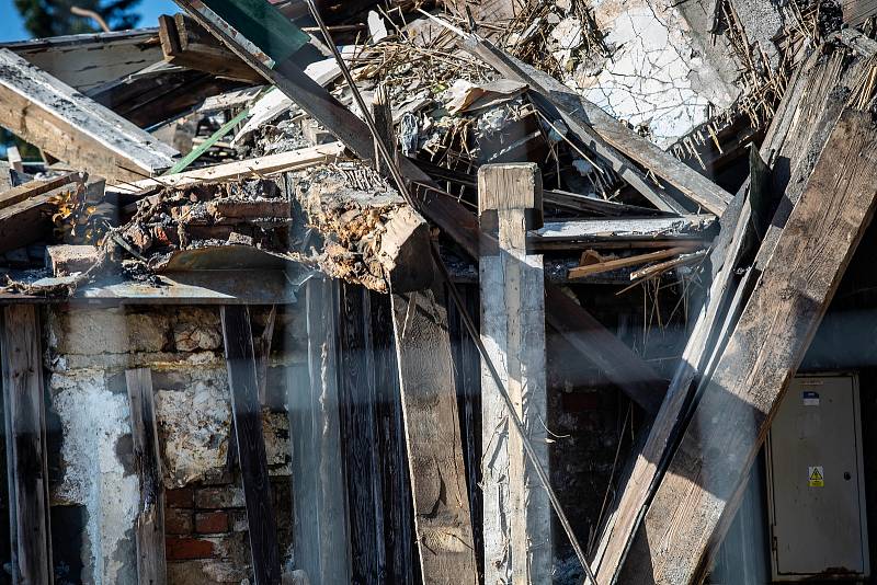 Demolice Sokolské boudy na Černé hoře v Krkonoších.