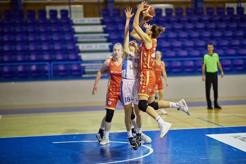 Utkání 7. kola RENOMIA ŽBL basketbalistek: BK Loko Trutnov - BLK Slavia Praha (79:82).