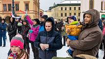 Demonstrace odpůrců protipandemických opatření v Trutnově na Krakonošově náměstí v neděli 23. ledna.