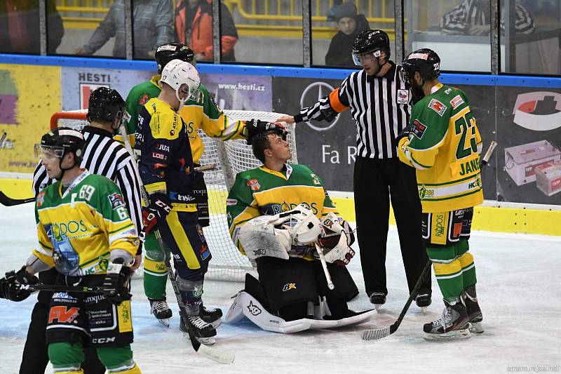 Hokejové druholigové derby Dvůr Králové - Trutnov (3:1).