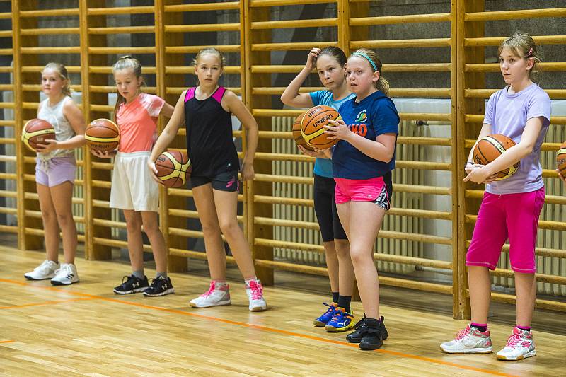 Sportovní hala trutnovského gymnázia je po sedmi měsících oprav od tohoto týdne v provozu.