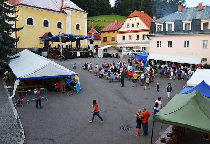 Malé Svatoňovice si připomněly výročí poutního místa u Studánky