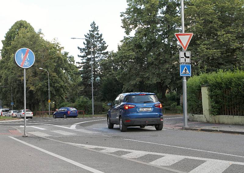 Ve Vrchlabí je hotová rekonstrukce silnice první třídy v Komenského ulici.