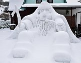 Krakonoš ze sněhu v Hořejším Vrchlabí.