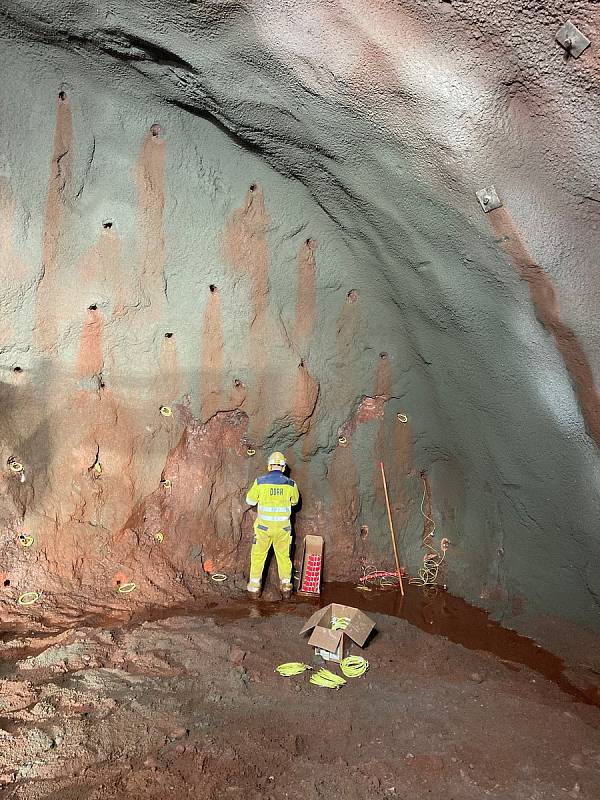 Mezi Bolkówem a Kamiennou Górou vzniká zhruba 2300 metrů dlouhý tunel, který bude nejdelším v Polsku mimo město.