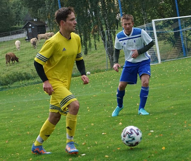 V utkání mezi Janskými Lázněmi a Mostkem se v tomto souboji potkali hostující Vojtěch Jirák (ve žlutém) s domácím Jaroslavem Mihalíkem.