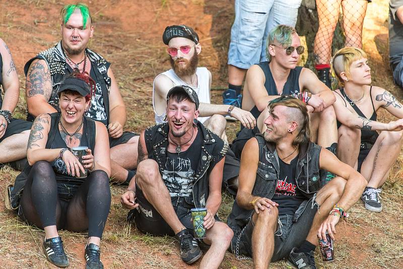 V Trutnově se rozjel festival nejtvrdší hudby Obscene Extreme. Potrvá do neděle, představí se při něm bezmála devadesát kapel z celého světa.