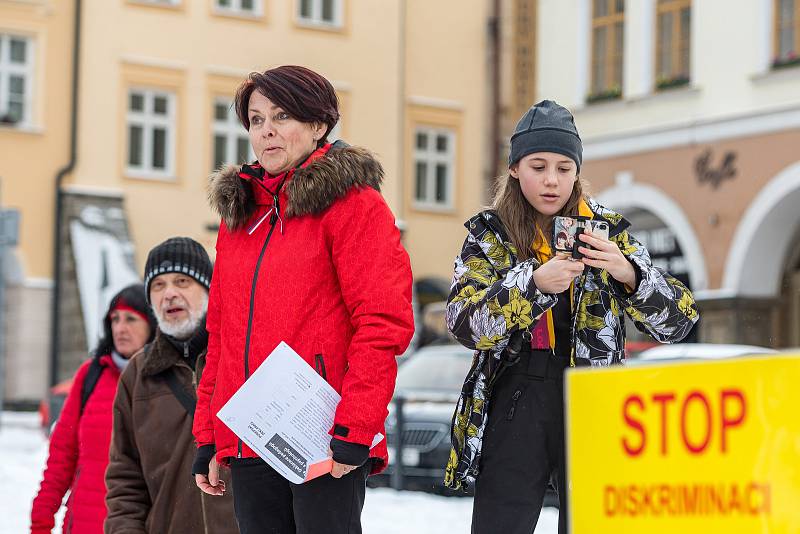 Demonstrace odpůrců protipandemických opatření v Trutnově na Krakonošově náměstí v neděli 23. ledna.