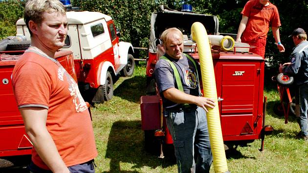 JEDNOU Z PRAVIDELNÝCH AKCÍ, kterou pořádají hasiči ze Strážkovic, je soutěž o Pohár Jestřebích hor. V sobotu se na zdejším hřišti 26. ročníku zúčastnilo 14 družstev. 