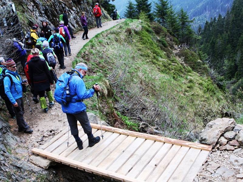 Havarijní stav skončil, cesta Obřím dolem na Sněžku má nový mostek