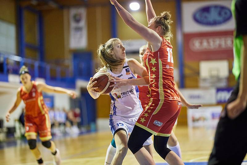 Utkání 7. kola RENOMIA ŽBL basketbalistek: BK Loko Trutnov - BLK Slavia Praha (79:82).