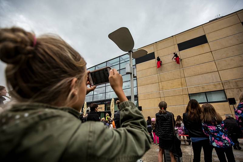 Vystoupení v rámci festivalu Cirk-Uff v Trutnově.