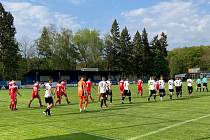 Duel mezi fotbalisty Kolína a Dvora Králové nad Labem se hrál na skvěle připraveném trávníku. Tři body si podle očekávání připsali domácí hráči.