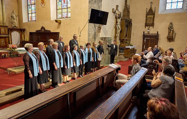 Královédvorský chrámový sbor zazpíval premiéru skladby Domus mea