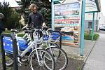 V pondělí 2. května instalovali pracovníci bikesharingové společnosti nextbike Czech Republic sdílená kola ve Dvoře Králové nad Labem.