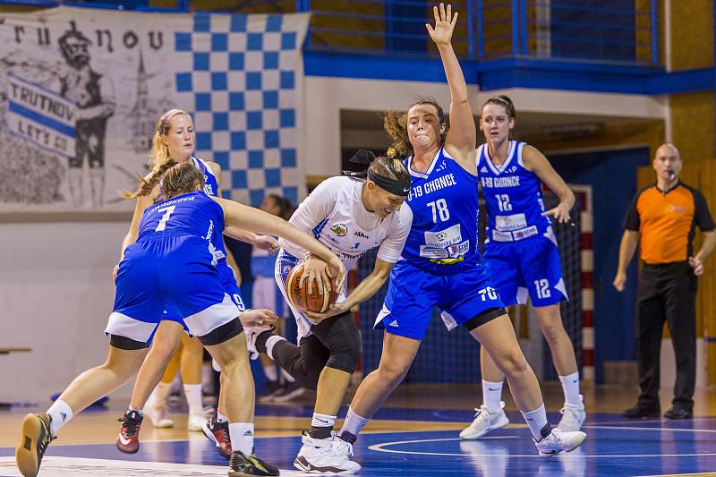 Ženská basketbalová liga: BK Loko Trutnov - U19 Chance Strakonice 84:59.