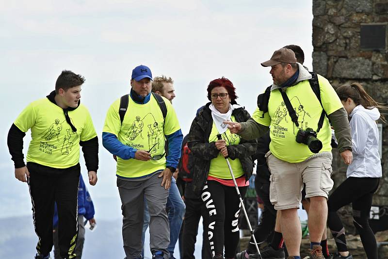 Charitativní výstup Na Sněžku pro Fílu organizoval Nadační fond KlaPeto Kateřiny Klasnové a Jaroslava Petrouše.