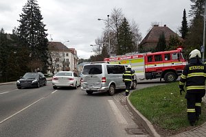 V Trutnově ve Volanovské ulici zasahovali hasiči u dopravní nehody dvou vozidel.