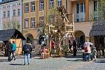 Stromového muže umístili na Krakonošovo náměstí členové spolku Trutnov - město draka kvůli letošnímu 18. ročníku Dračích slavností.