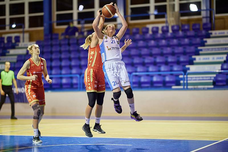 Utkání 7. kola RENOMIA ŽBL basketbalistek: BK Loko Trutnov - BLK Slavia Praha (79:82).