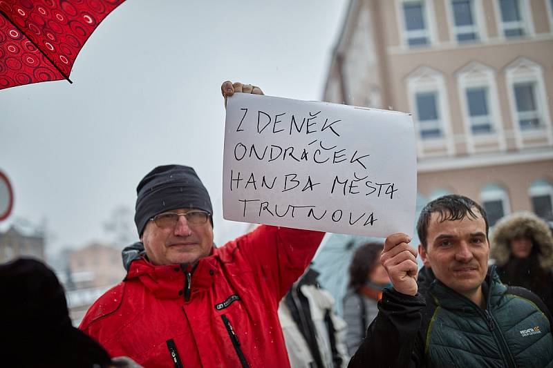 Úterní protest proti Babišovi a Ondráčkovi v Trutnově