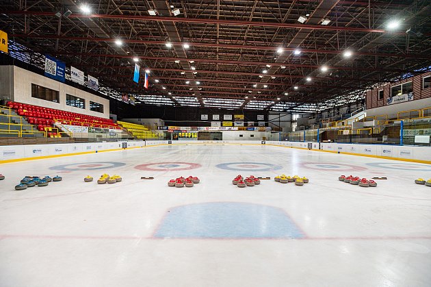 Na zimním stadionu v Trutnově se hrál v sobotu Krkonošský pohár v curlingu.