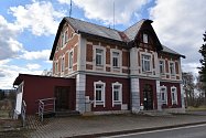 Bývalou budovu celnice prodala obec Královec realitní kanceláři.