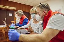 Učitelský tým trutnovské zdravotnické školy při testování na Městském úřadě v Trutnově.