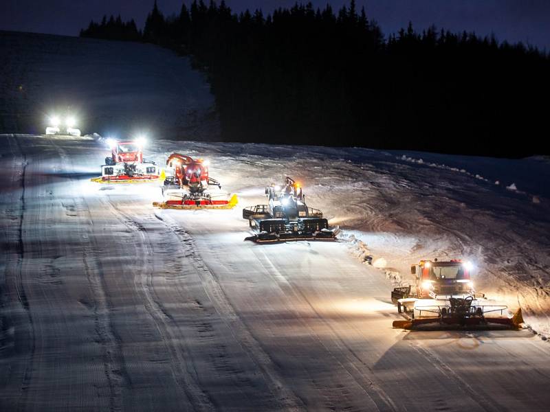 Skiopening ve Špindlerově Mlýně.