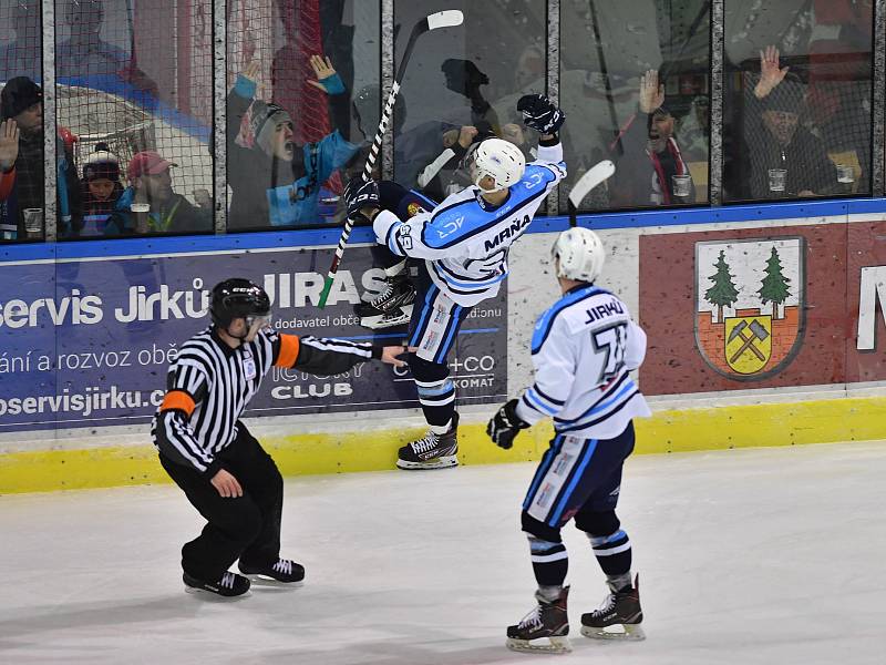 Čtvrtfinále play off hokejové II. ligy: HC Stadion Vrchlabí - HC Děčín.