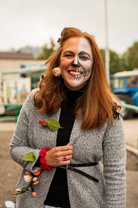 Lidé v Bílé Třemešné si užili Posvícenský průvod.