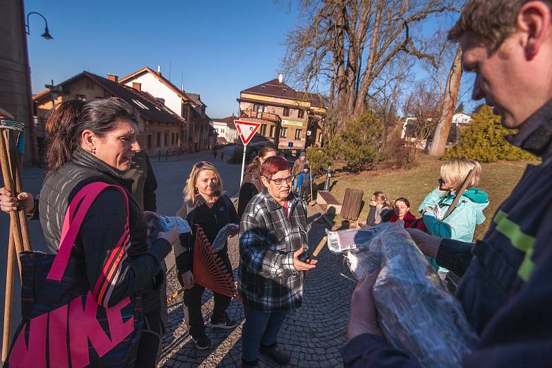 Úklid v Malých Svatoňovicích.