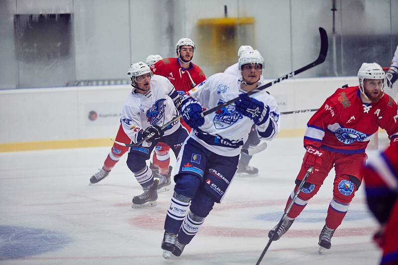 Hokejisté Nové Paky dostali do prodloužení duel v Trutnově, který nakonec prohráli na samostatné nájezdy.
