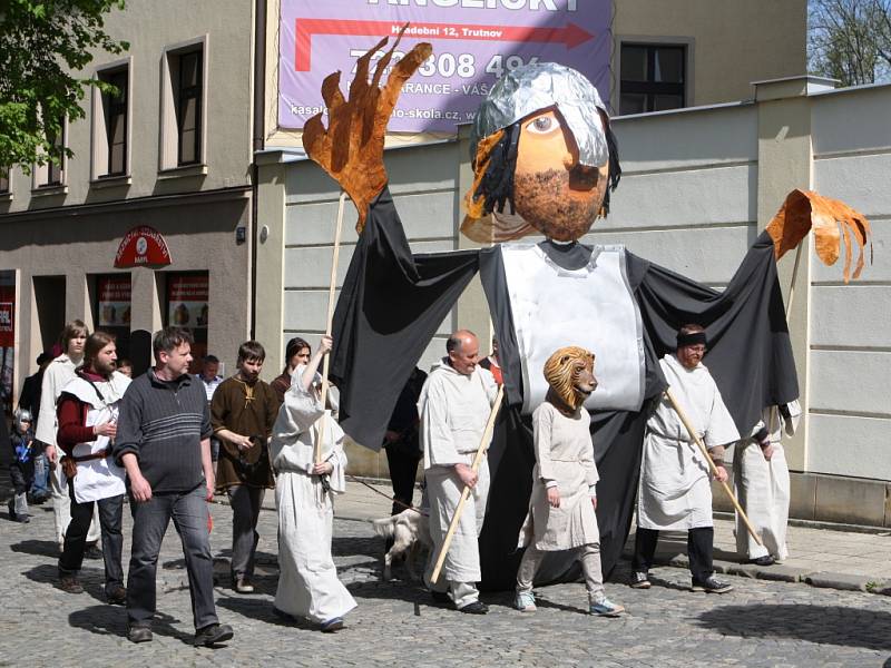 Program dračích slavností zahájil průvod drakobijců