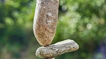 Pokřtěno! První hřiště na světě pro stone balancing nebo-li vyvažování kamenů bylo v sobotu otevřeno u lesní plovárny Retropark Sejfy v Mladých Bukách.