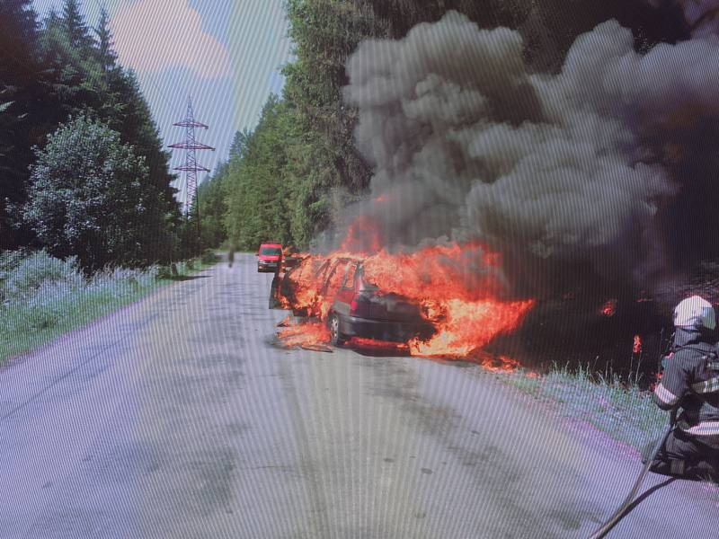 V Jívce hořelo auto.