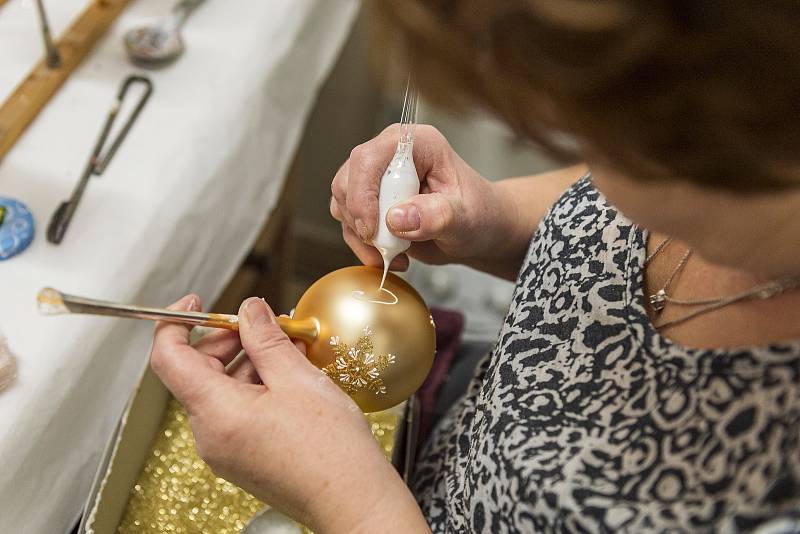 Zahájení adventu ve výrobním družstvu Vánoční ozdoby Dvůr Králové nad Labem.