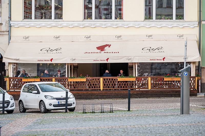 V Trutnově se v pondělí 17. května otevřely zahrádky restaurací a kaváren.