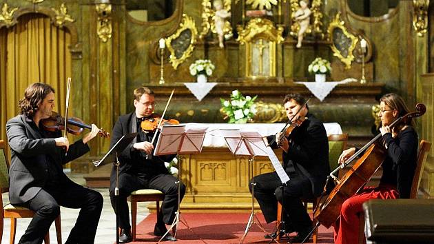 Výtěžek ze série koncertů věnuje Ettel Quartet na bustu vrchlabského houslisty Karla Halíře