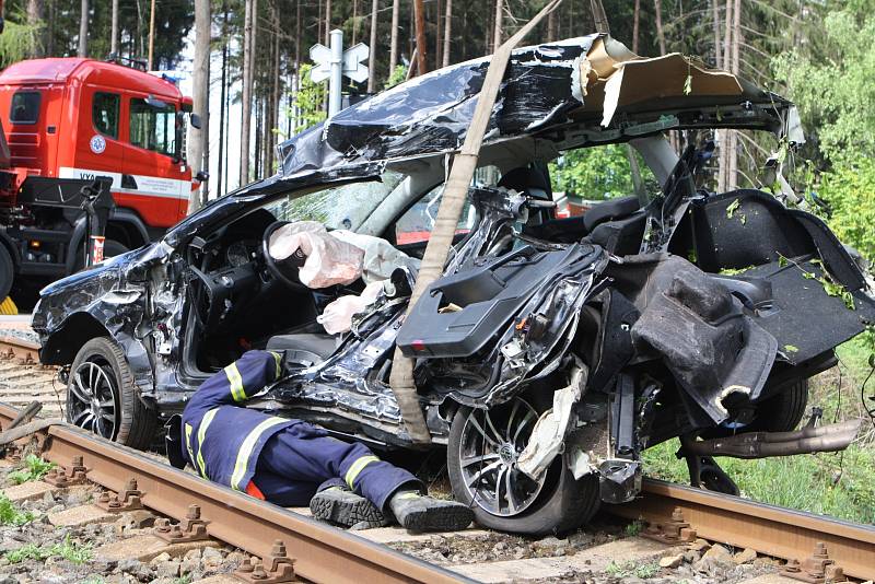 Tragická nehoda na železničním přejezdu v Bílé Třemešné.