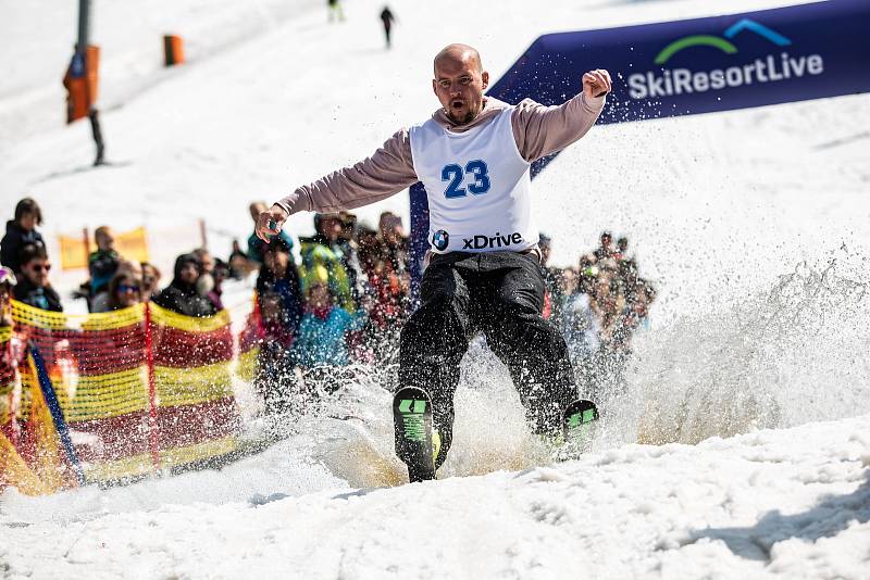 Zakončení lyžařské sezony ve skiresortu v Peci pod Sněžkou.