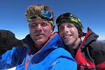 Šťastní na vrcholu. Horolezci Radoslav Groh (vpravo) a Marek Holeček zvládli dobrodružnou expedici v Peru.
