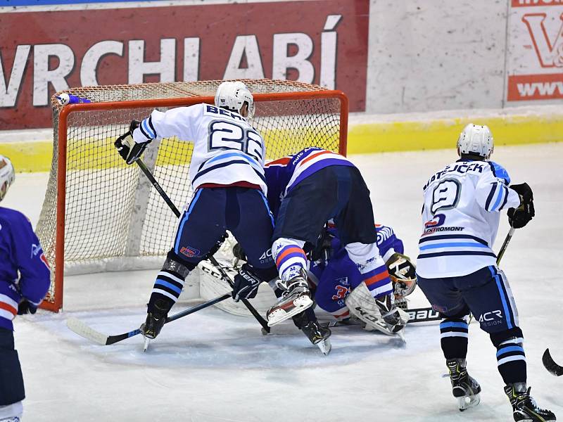 Z duelu Vrchlabí - Děčín (5:2), první zápas úvodního kola play-off druhé ligy.