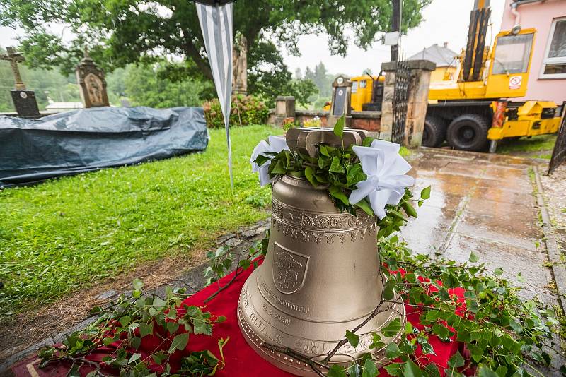 U příležitosti výročí 300 let od zahájení stavby místního kostela došlo v Borovnici k posvěcení obecního zvonu sv. Víta a umístění do věže.