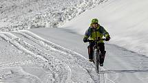 Do Krkonoš zamířil v loňském roce také vysoký počet cyklistů. Jak je patrné, jezdí nejen v létě, ale i v zimě.