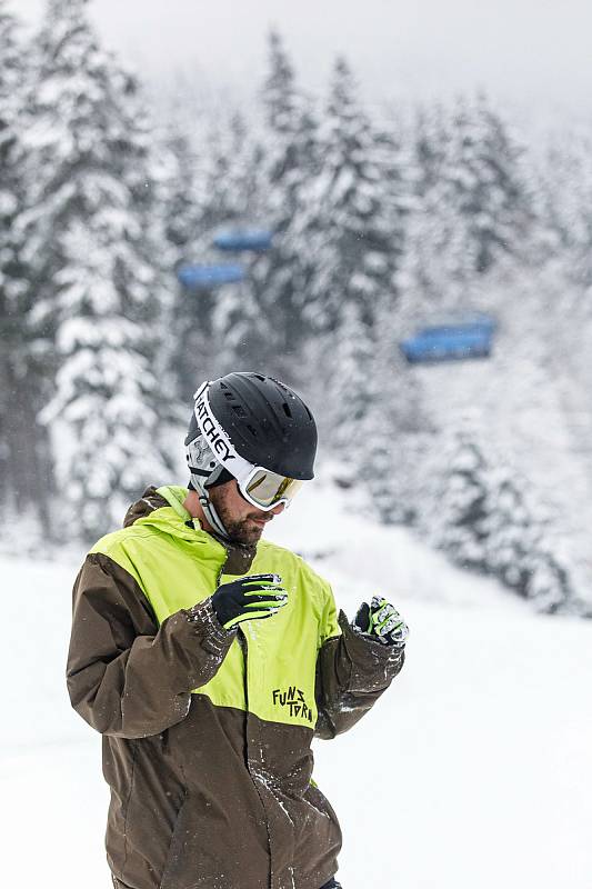 V pátek začala lyžařská sezona ve Skiareálu Špindlerův Mlýn.