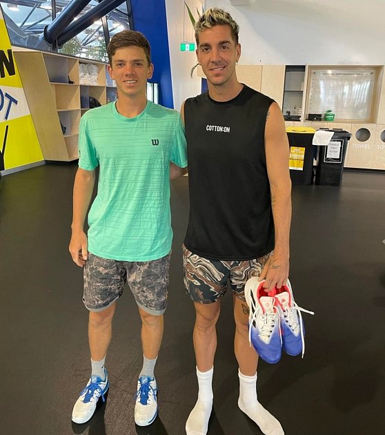 Jakub Filip a Thanasi Kokkinakis po předzápasové rozcvičce.