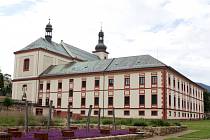 V ROCE 1705 založil hrabě Maxmilián z Morzinu augustiniánský klášter ve Vrchlabí. Od roku 1943 v něm sídlí Krkonošské muzeum. Teď má před sebou víceletou rozsáhlou rekonstrukci.