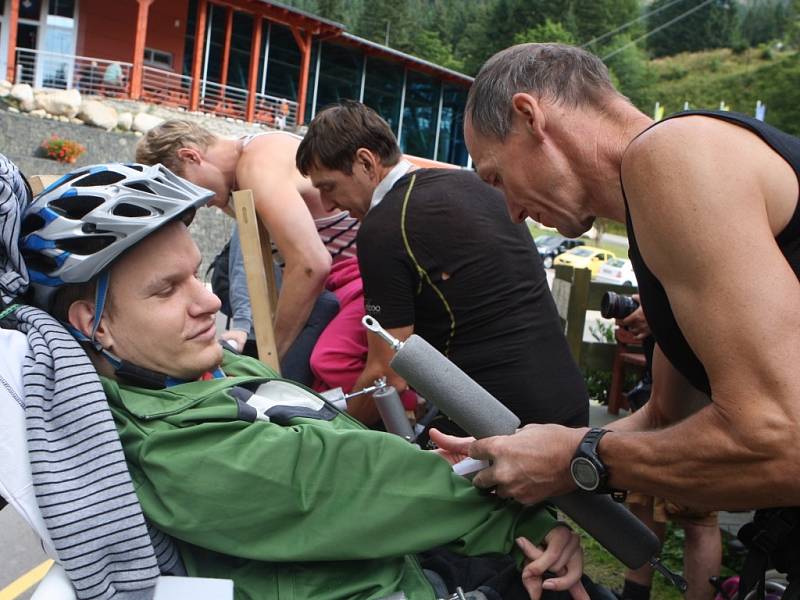 Z třímetrové výšky sledovali krásu krkonošské krajiny