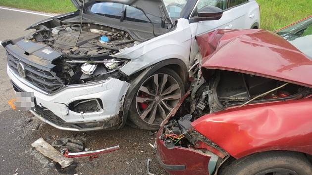 Nehoda dvou osobních automobilů v Rudníku.